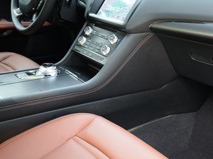 2018EcoBoost 245 Cognac؄e V g