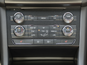 2018EcoBoost 245 Cognac؄e V {(dio){(dio)(ji)