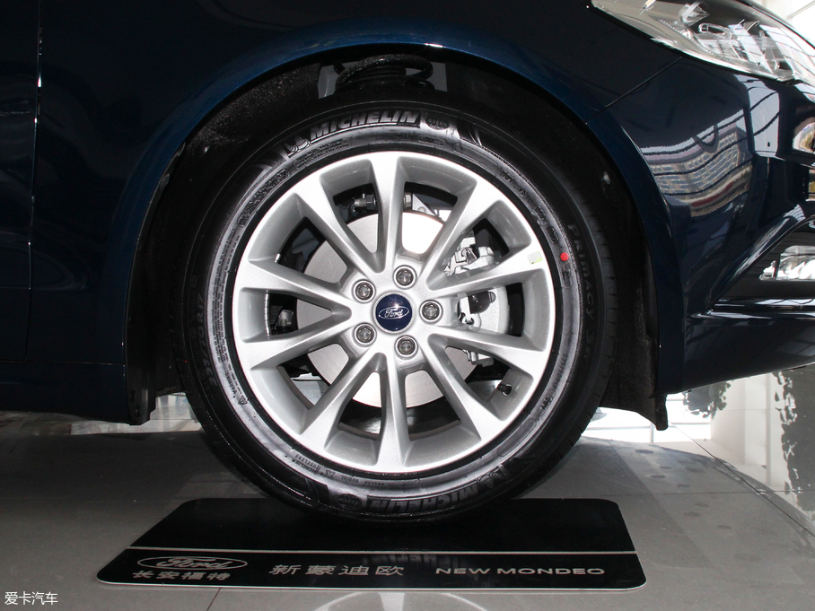 2018ɵϚW EcoBoost 180 r