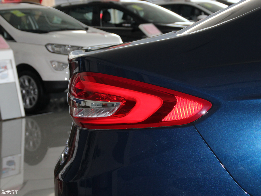 2018ɵϚW EcoBoost 180 r