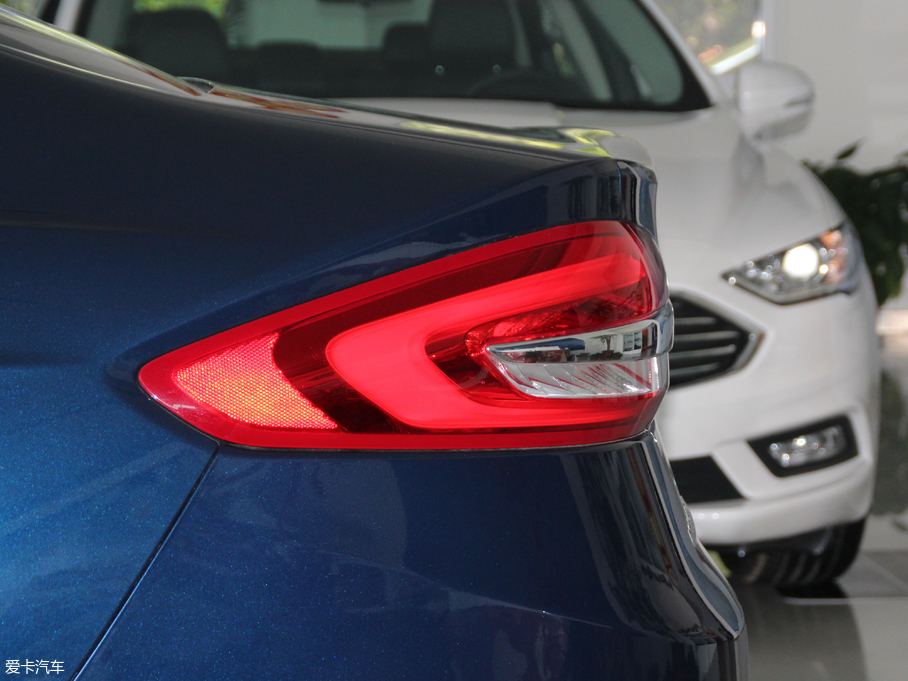 2018ɵϚW EcoBoost 180 r