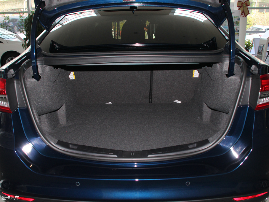 2018ɵϚW EcoBoost 180 r