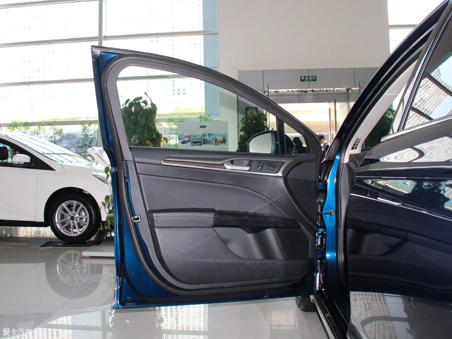 2018ɵϚW EcoBoost 180 r