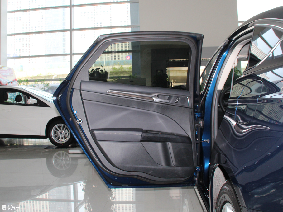 2018ɵϚW EcoBoost 180 r