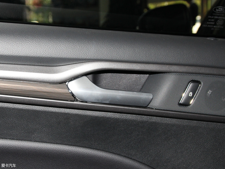 2018ɵϚW EcoBoost 180 r