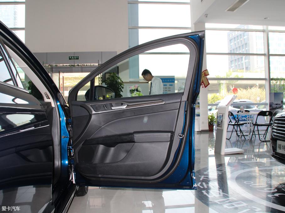 2018ɵϚW EcoBoost 180 r