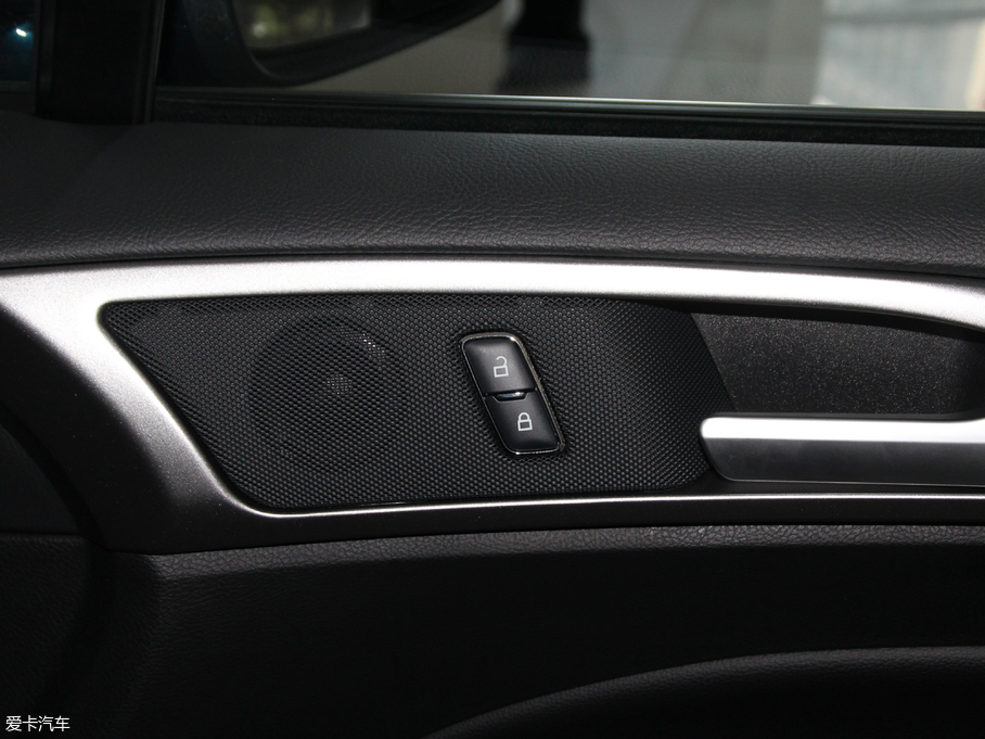 2018ɵϚW EcoBoost 180 r