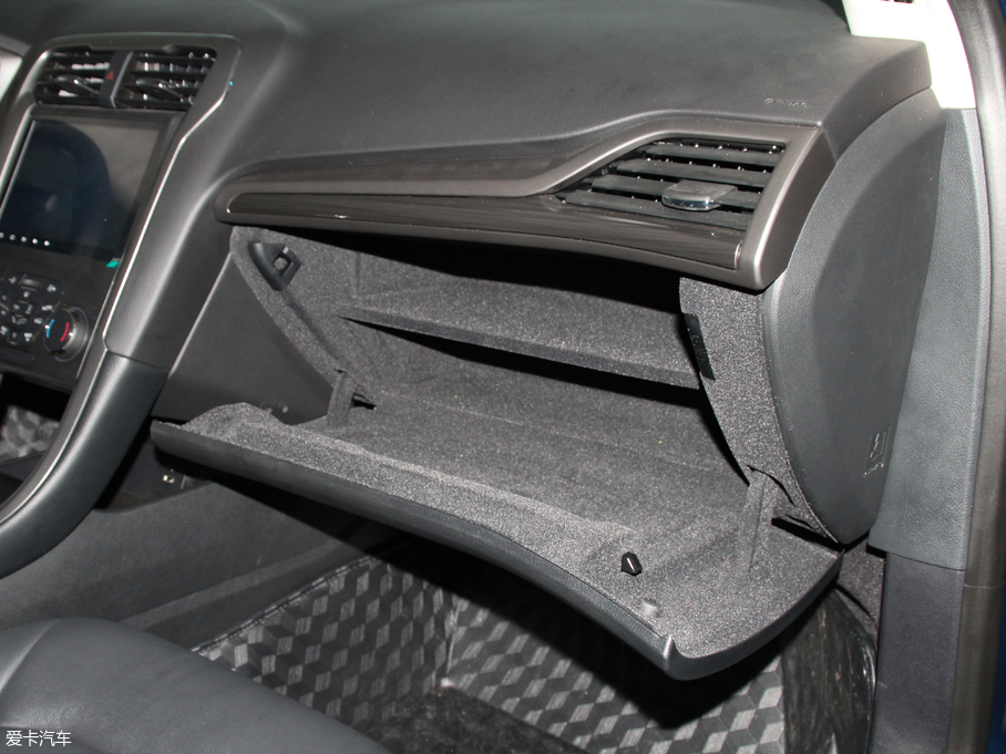 2018ɵϚW EcoBoost 180 r