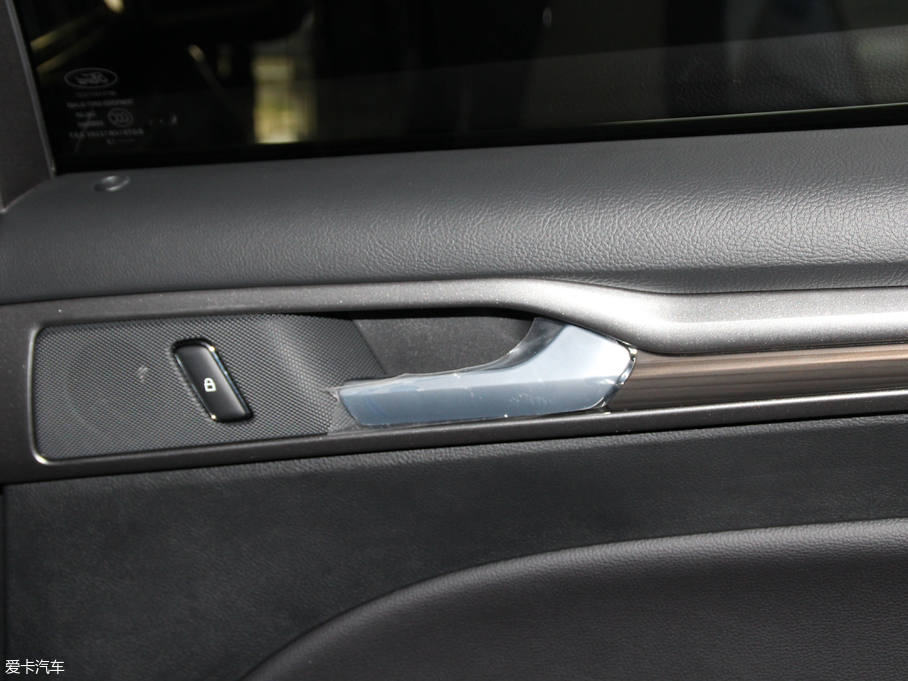 2018ɵϚW EcoBoost 180 r(sh)