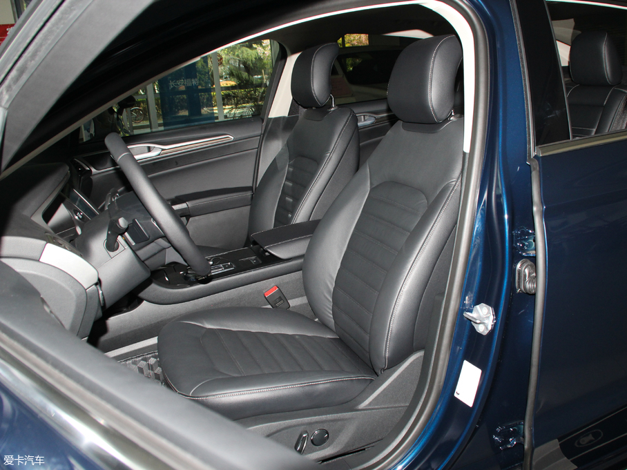 2018ɵϚW EcoBoost 180 r