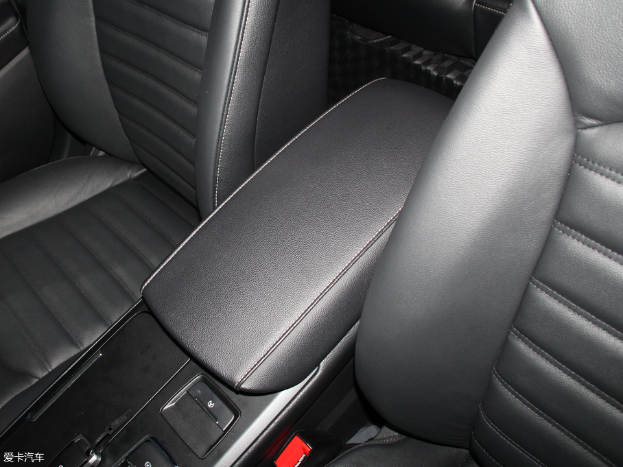 2018ɵϚW EcoBoost 180 r(sh)