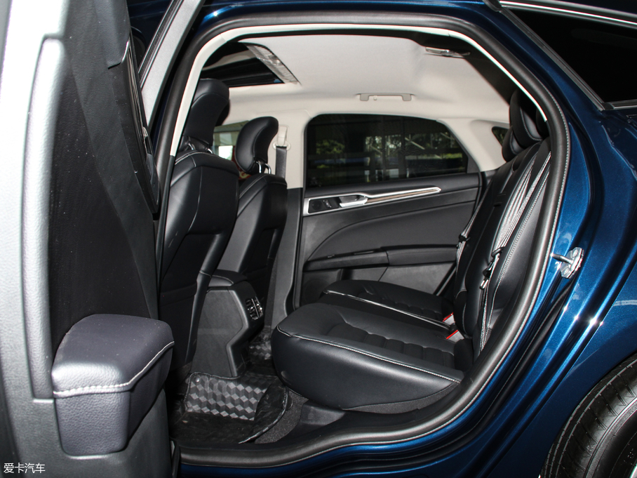 2018ɵϚW EcoBoost 180 r