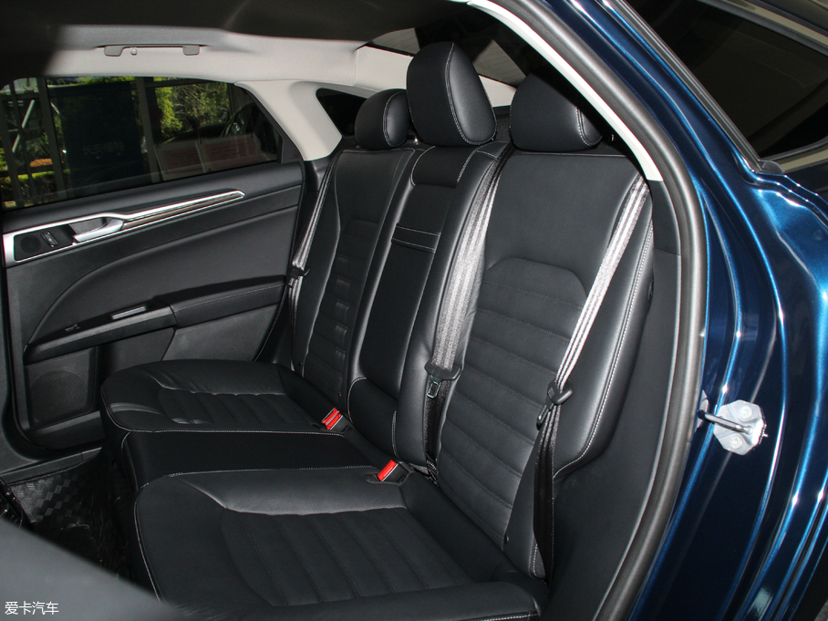 2018ɵϚW EcoBoost 180 r