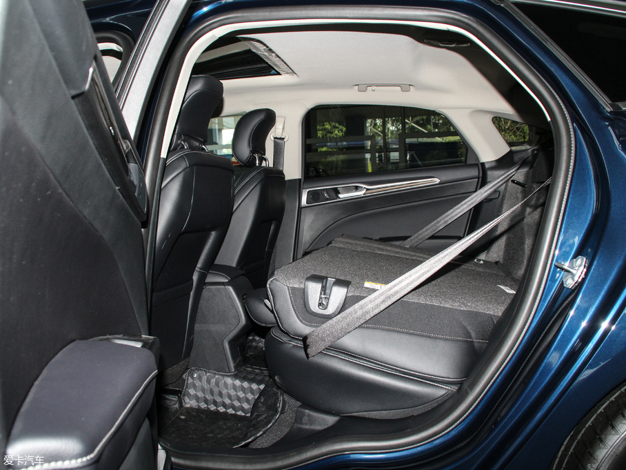 2018ɵϚW EcoBoost 180 r