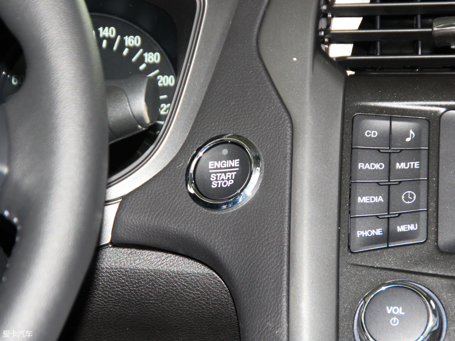 2018ɵϚW EcoBoost 180 r(sh)