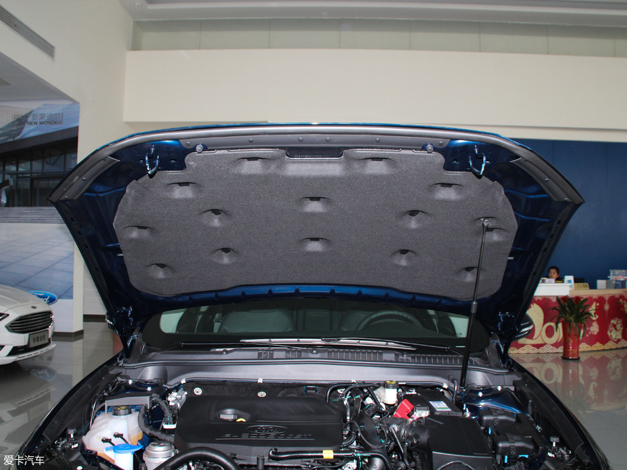 2018ɵϚW EcoBoost 180 r