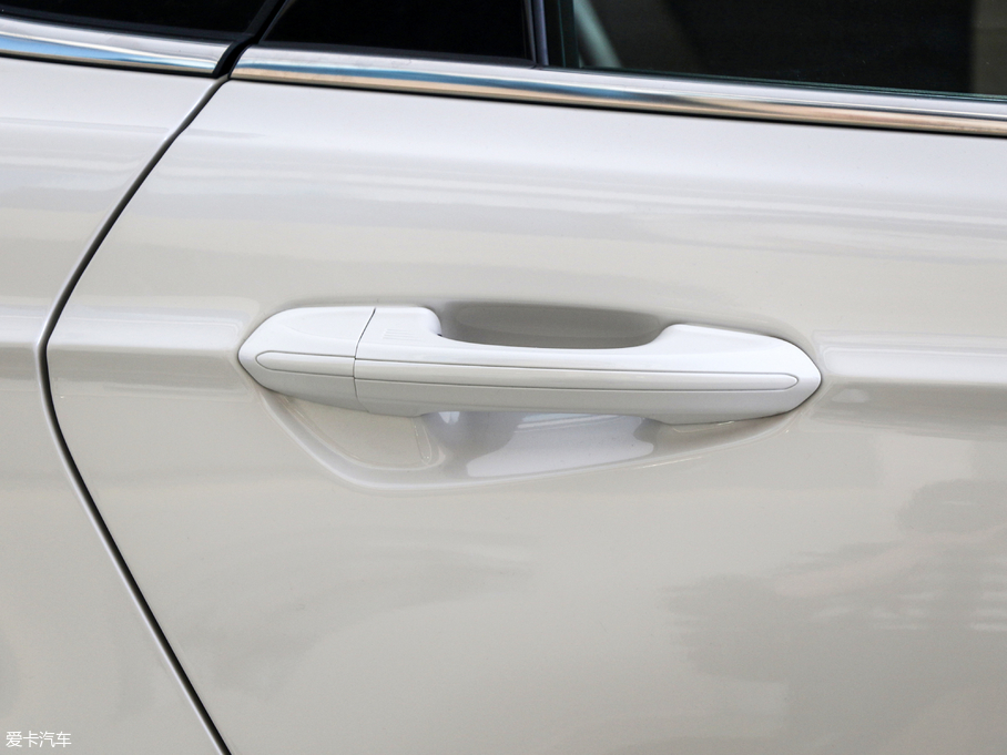 2018ɵϚW EcoBoost 200 Cognac؄e