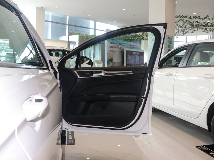 2018ɵϚW EcoBoost 180 r