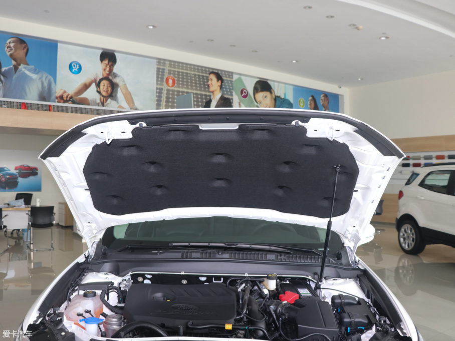 2018ɵϚW EcoBoost 180 r