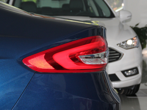 2018EcoBoost 180 r ^