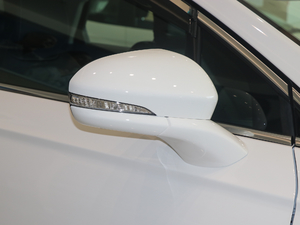 2018EcoBoost 180 r(sh) (x)(ji)^