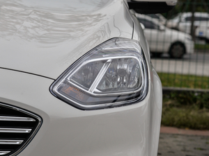 2019款1.5L 自动质享型 国V 大灯