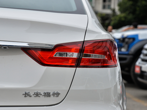 2019款1.5L 自动质享型 国V 尾灯
