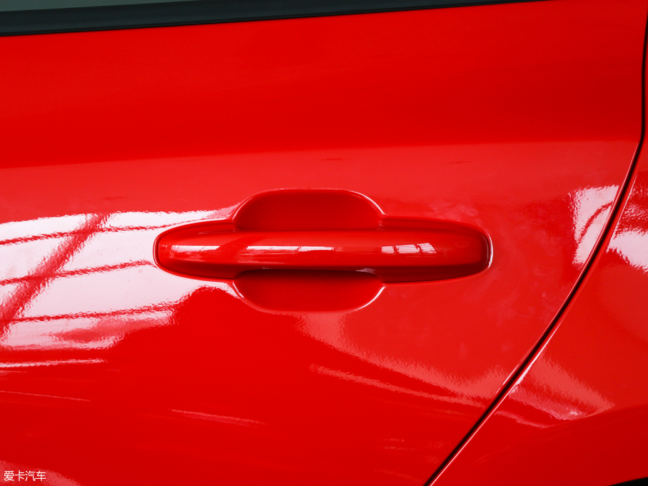 2019���˹ �Ɏ� EcoBoost 180 �Ԅ�ST Line ��V