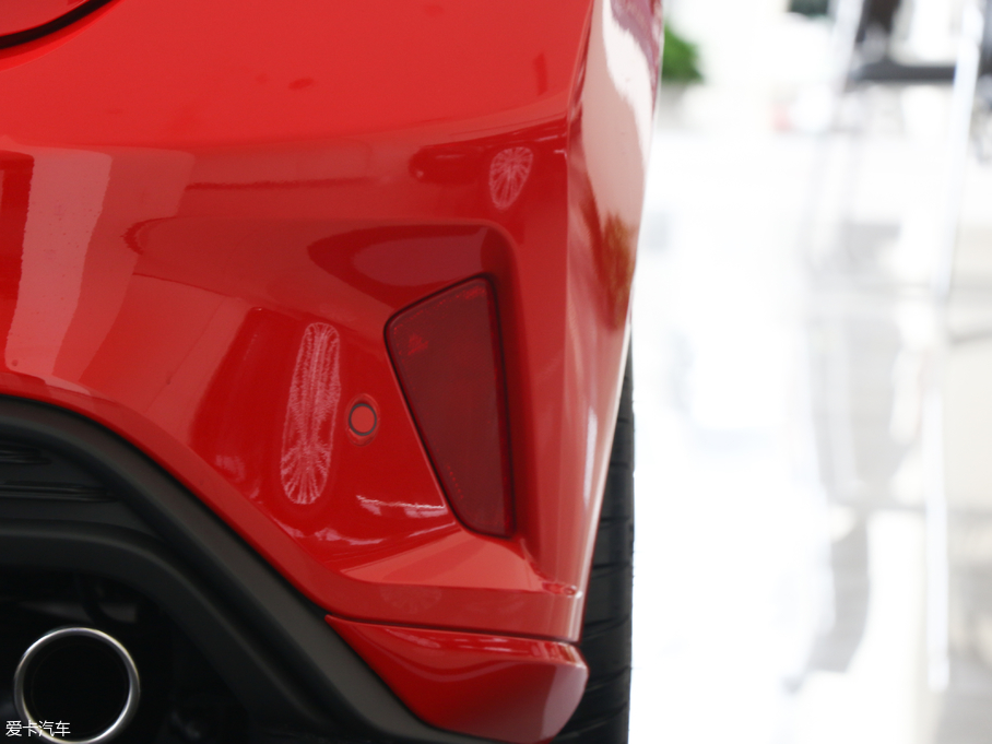 2019���˹ �Ɏ� EcoBoost 180 �Ԅ�ST Line ��V