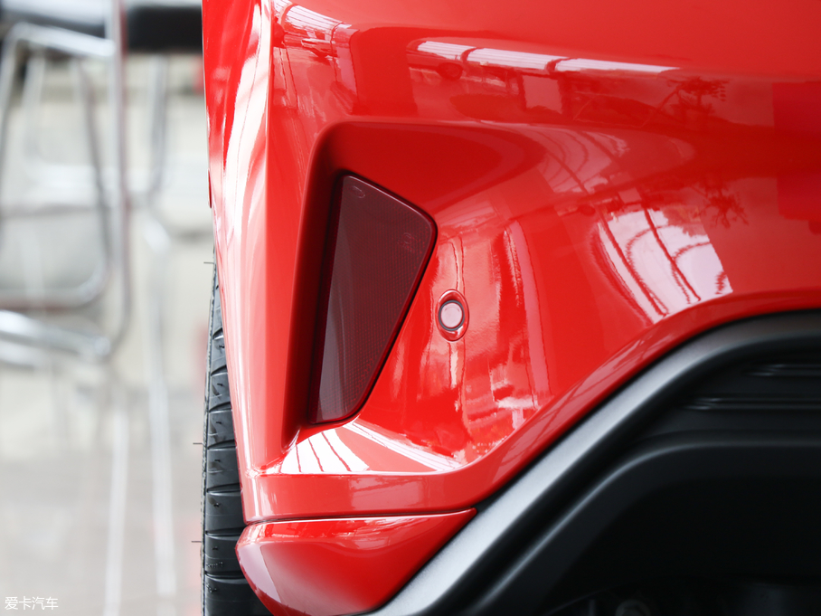 2019���˹ �Ɏ� EcoBoost 180 �Ԅ�ST Line ��V