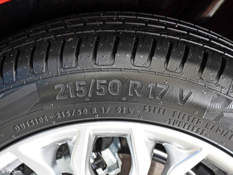 2019���˹ �Ɏ� EcoBoost 180 �Ԅ��hҫ�� ��V