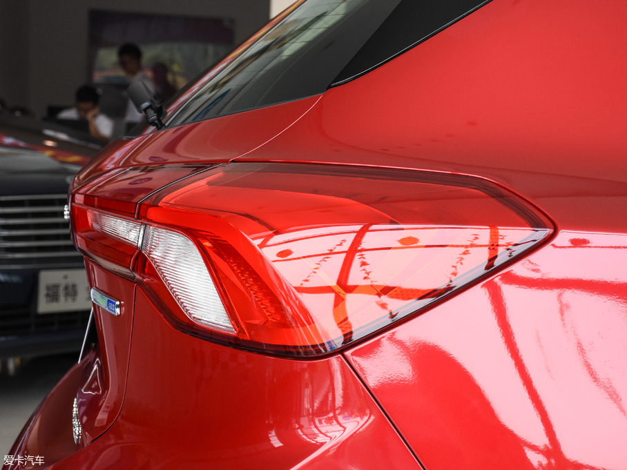 2019�����˹ �Ɏ� EcoBoost 180 �Ԅ��hҫ�� ��V