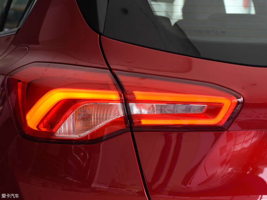 2019���˹ �Ɏ� EcoBoost 180 �Ԅ��hҫ�� ��V