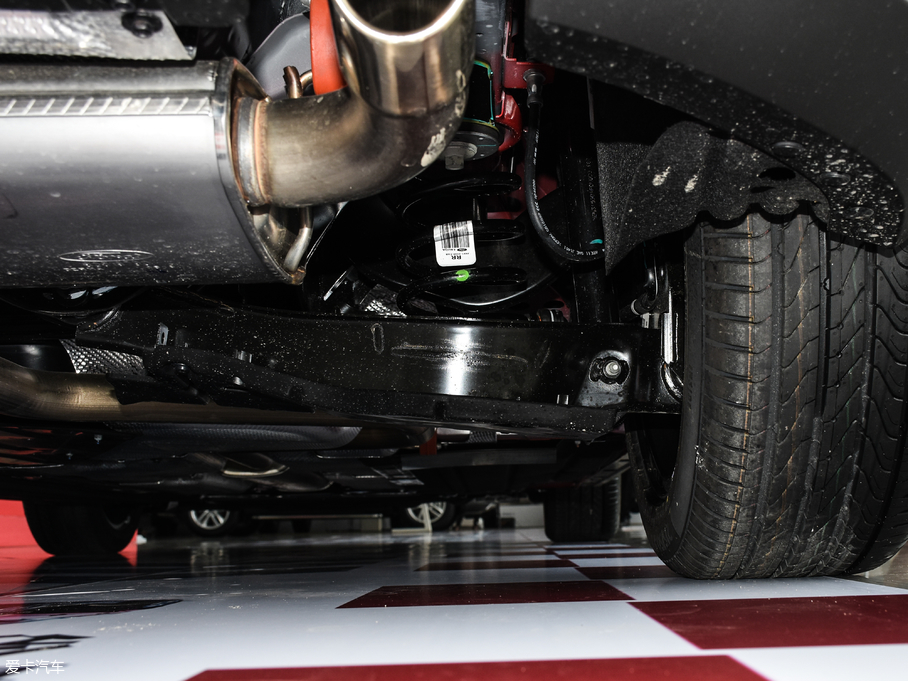 2019���˹ �Ɏ� EcoBoost 180 �Ԅ��hҫ�� ��V