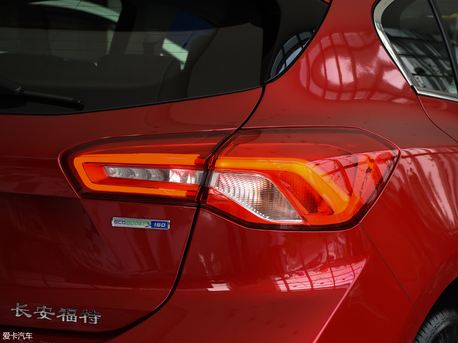 2019�����˹ �Ɏ� EcoBoost 180 �Ԅ��hҫ�� ��V