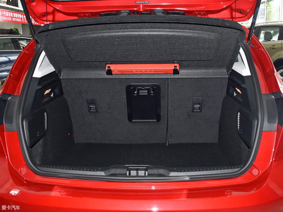 2019���˹ �Ɏ� EcoBoost 180 �Ԅ��hҫ�� ��V