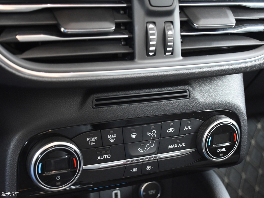 2019�����˹ �Ɏ� EcoBoost 180 �Ԅ��hҫ�� ��V