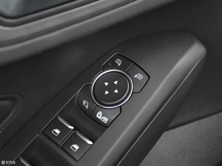 2019���˹ �Ɏ� EcoBoost 180 �Ԅ��hҫ�� ��V