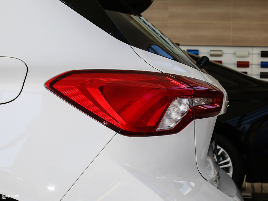 2019���˹ �Ɏ� EcoBoost 180 �Ԅ��hҫ�� ��V