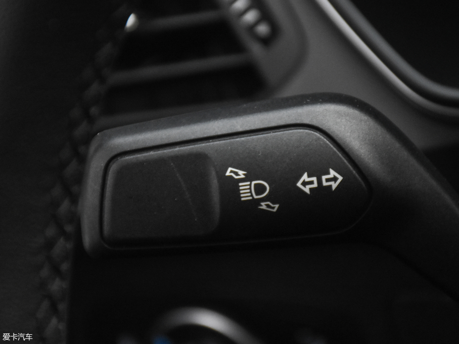 2019���˹ �Ɏ� EcoBoost 180 �Ԅ��h���� ��V