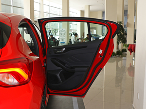 2019Ɏ EcoBoost 180 ԄST Line V g