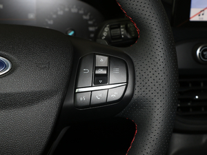 2019Ɏ EcoBoost 180 ԄST Line V п؅^(q)