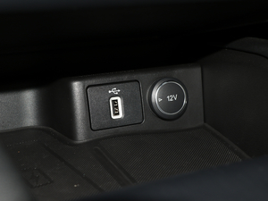 2019Ɏ EcoBoost 180 ԄST Line V п؅^(q)