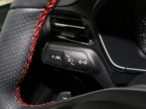 2019Ɏ EcoBoost 180 ԄST Line V п؅^(q)