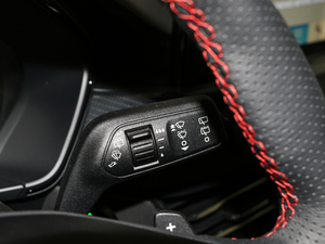 2019Ɏ EcoBoost 180 ԄST Line V п؅^(q)