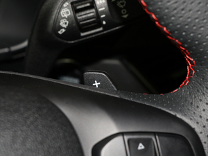 2019Ɏ EcoBoost 180 ԄST Line V п؅^(q)