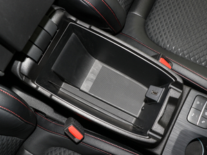 2019Ɏ EcoBoost 180 ԄST Line V п؅^(q)