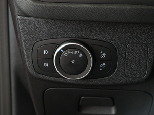 2019Ɏ EcoBoost 180 ԄST Line V п؅^