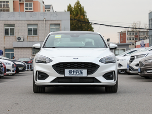 2019 EcoBoost 180ԄST Line V w^