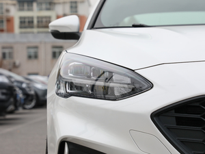 2019 EcoBoost 180ԄST Line V ^